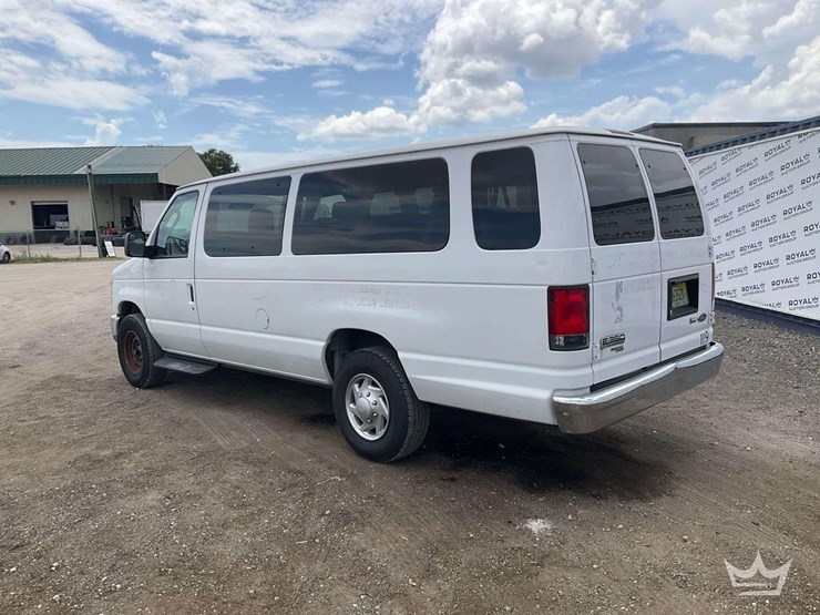 2013-ford-e350-image-4