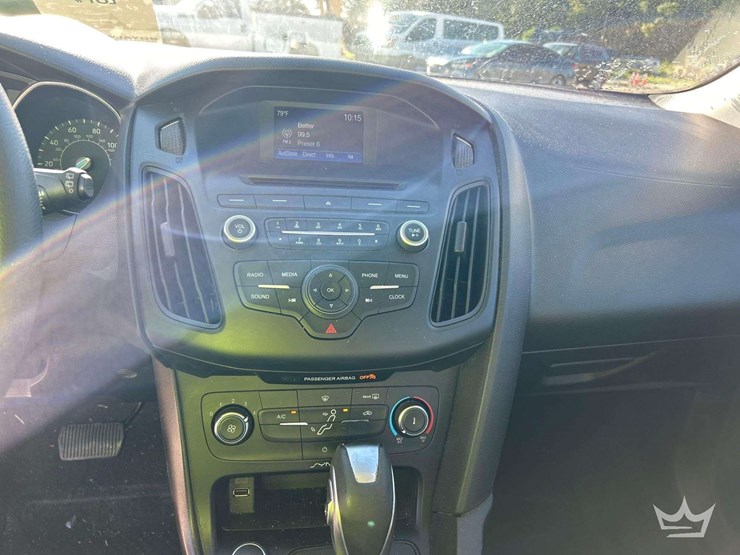 2015-ford-focus-hatchback-image-18