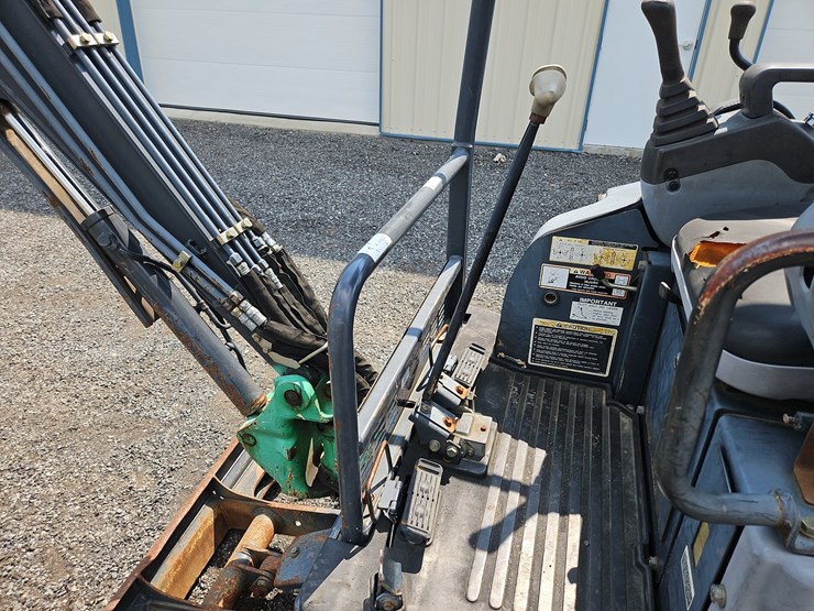 2012-deere-17d-image-21