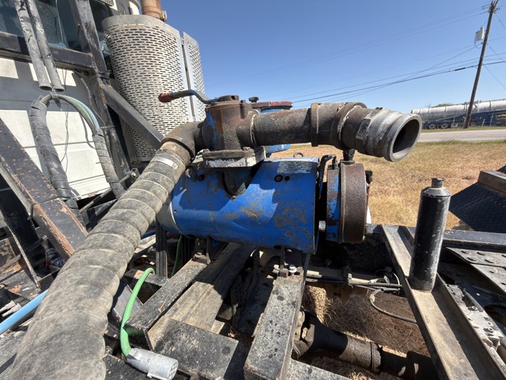 2012-mack-granite-gu713-image-11