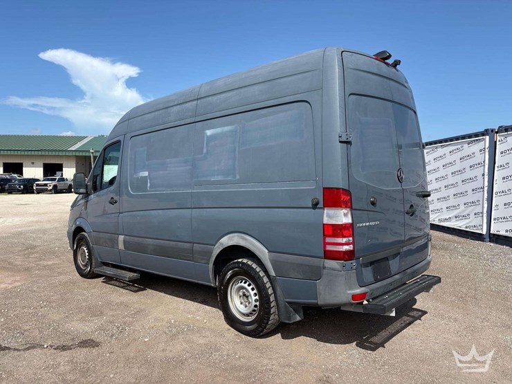 2018-mercedes-benz-sprinter-2500-image-4