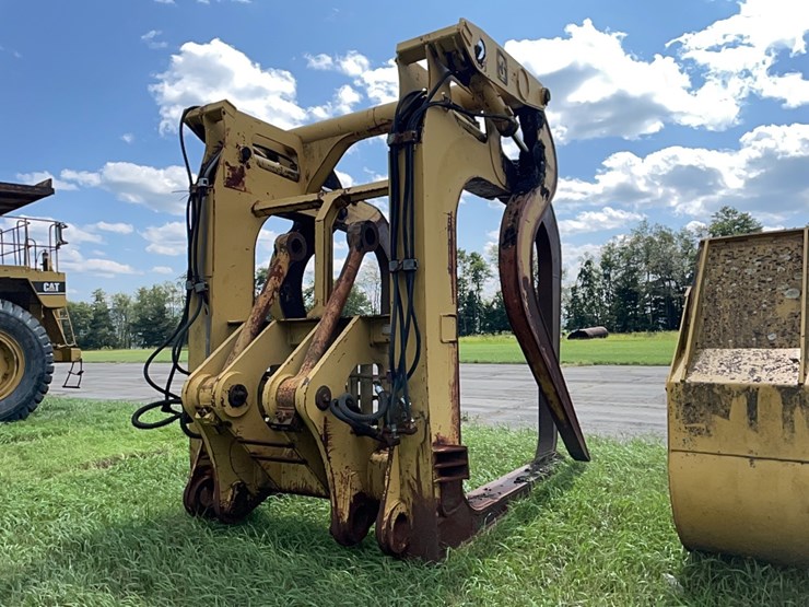 set-of-balderson-hydraulic-fork-grapple-rubber-tired-loader-attachment-image-3