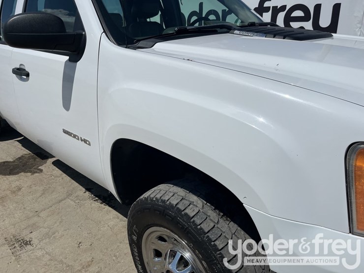 2011-gmc-sierra-2500hd-image-41