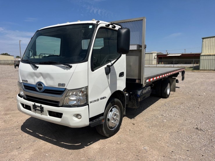 2016-hino-195-image-1