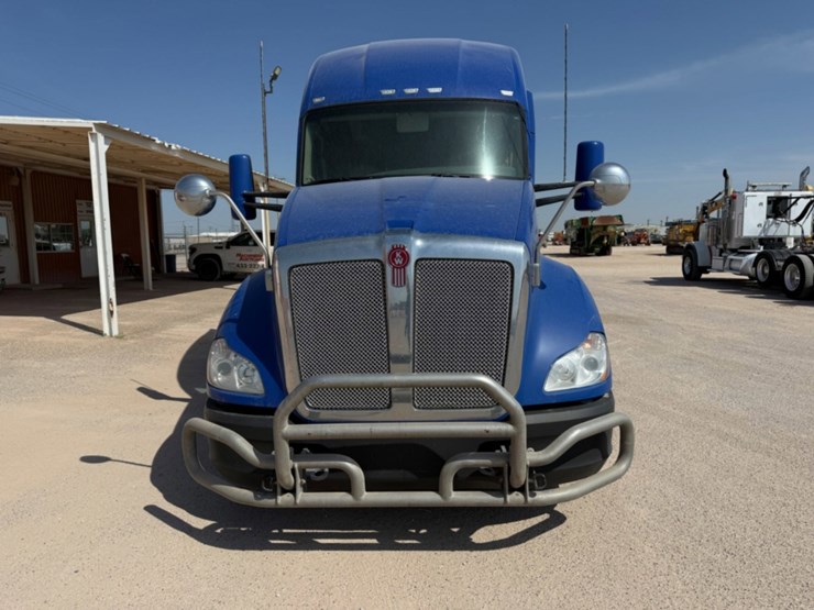 2020-kenworth-t680-image-2