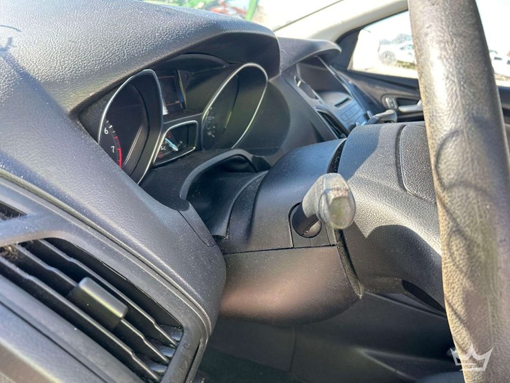 2015-ford-focus-hatchback-image-15