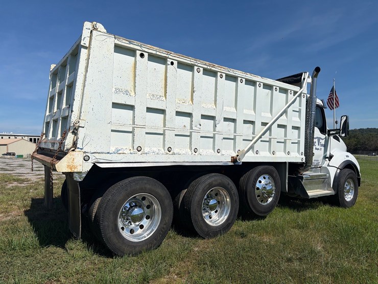 2023-kenworth-t880-image-4