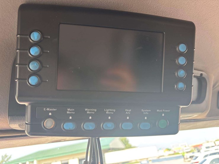 2014-freightliner-m2-106-image-18