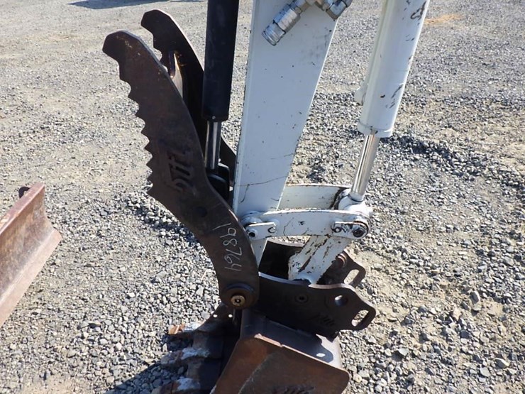 takeuchi-tb240-image-29