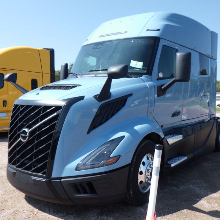 2026 VOLVO VNL840
