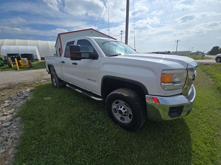 2015-gmc-2500-image-2