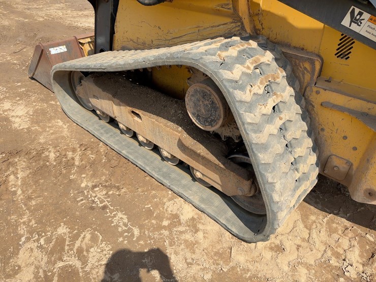 2013-deere-329e-image-14
