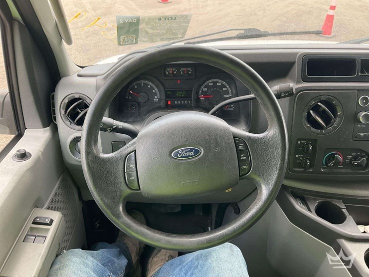 2013-ford-e350-image-15