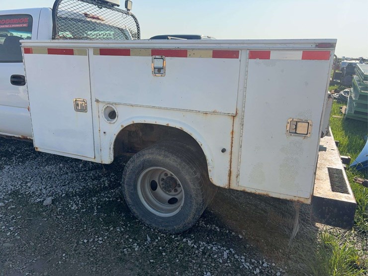 2006-chevrolet-3500-image-12