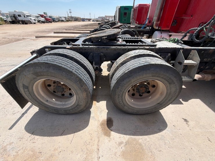 2009-peterbilt-386-image-4