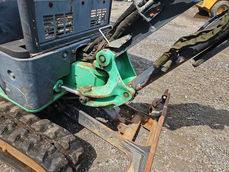 2012-deere-17d-image-13