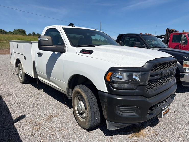 2024-ram-2500-tradesman-image-3