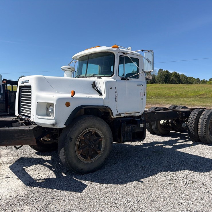 2000 MACK DM690SX
