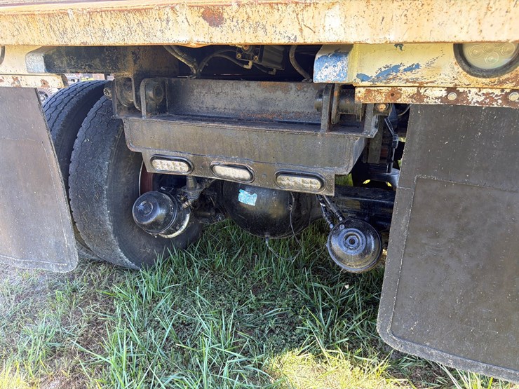 2023-kenworth-t880-image-19