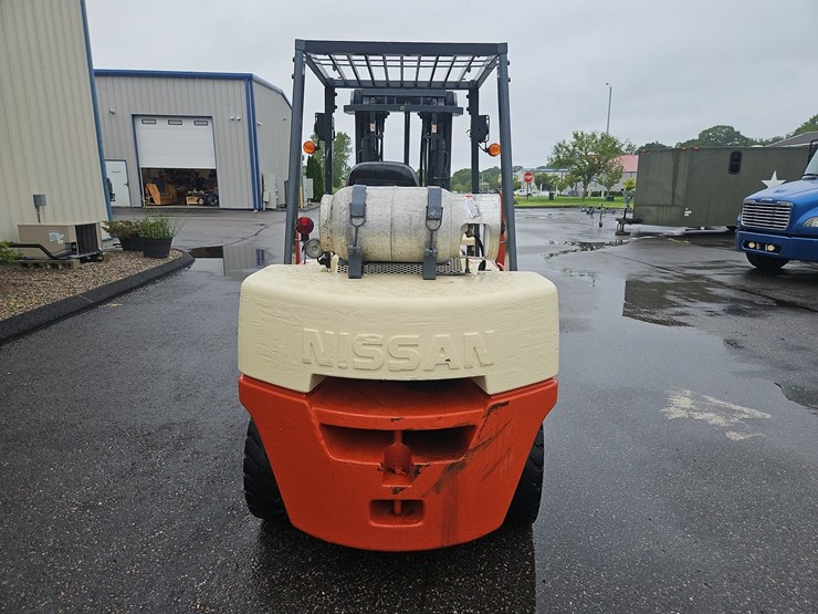 nissan-100-forklift-image-4