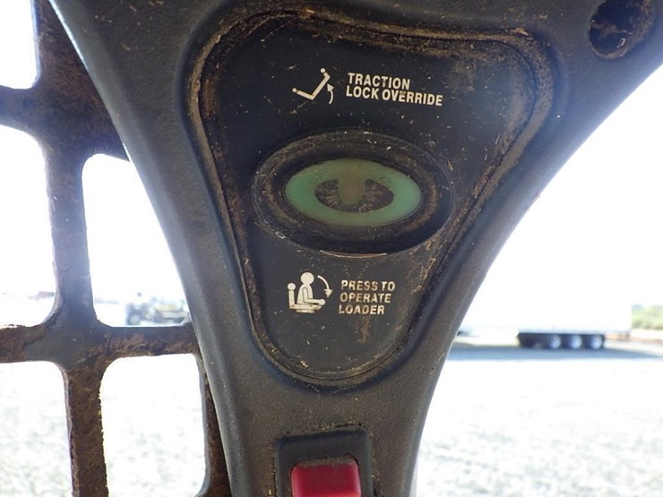 2013-bobcat-s750-image-23