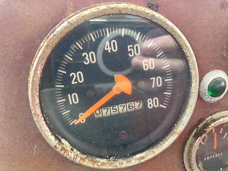 international-1700-fuel-truck-vn:10672cha37226-image-12