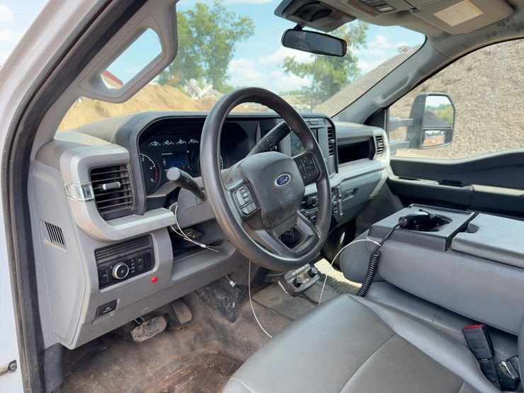 2023-ford-f550-xl-image-27