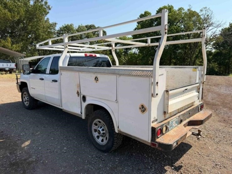 2017-chevrolet-silverado-2500-image-5