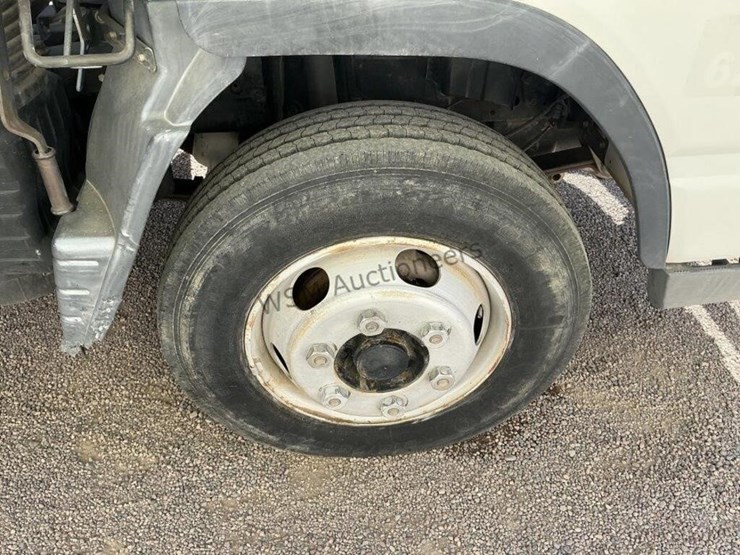 2006-mitsubishi-fuso-fe180-image-10