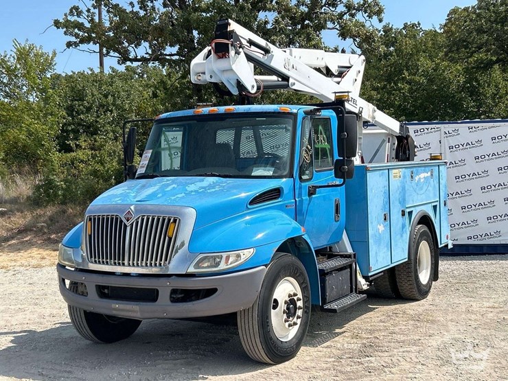 2011-international-durastar-4300-image-1