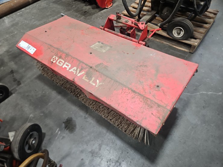 gravely-52"-broom-attachment-image-1