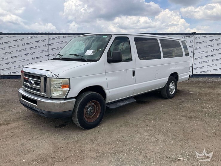 2013-ford-e350-image-1