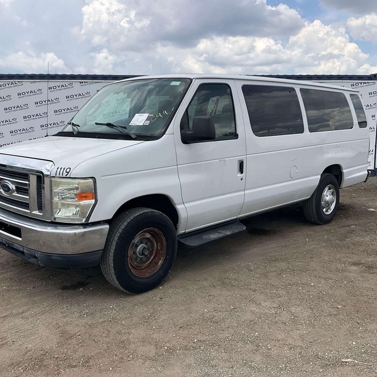2013 FORD E350