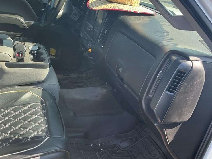 2019-chevrolet-silverado-2500-image-2
