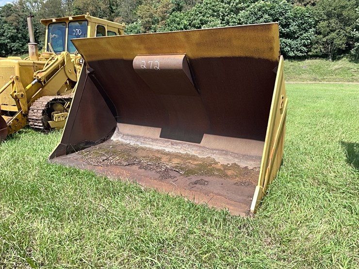 balderson-b80-12-bucket-w/-edge-rubber-tired-loader-attachment-image-1