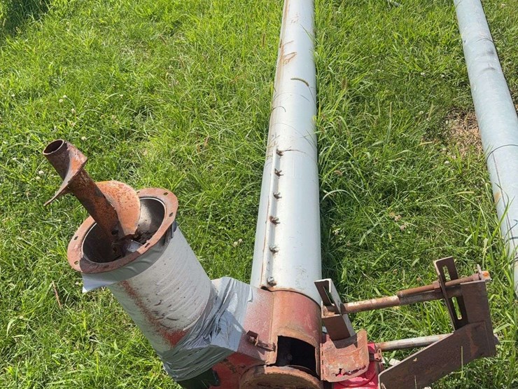 8"-hutchinson-upright-grain-bin-unloading-auger-image-1