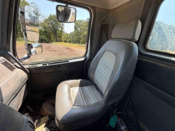 1998-volvo-semi-image-22