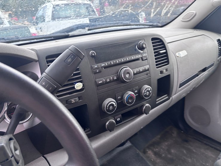 2013-chevrolet-3500-image-8