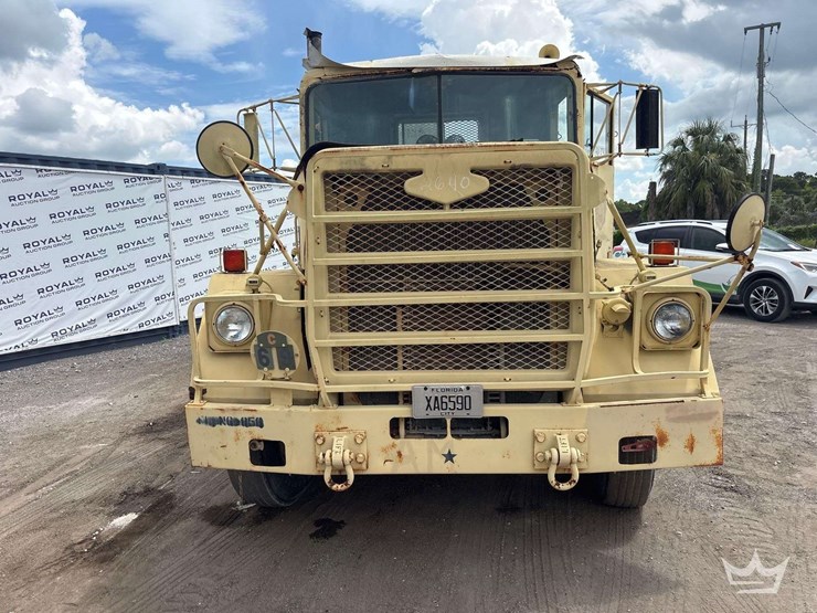 1983-am-general-m915a1-image-23
