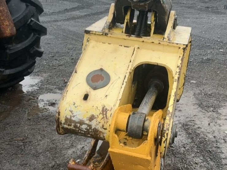 2014-deere-648h-image-57