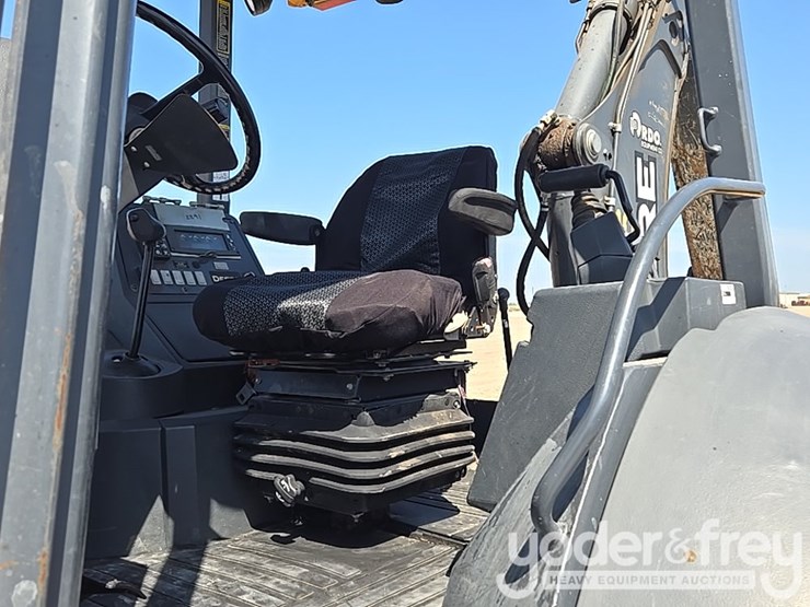 2019-deere-310sl-image-53