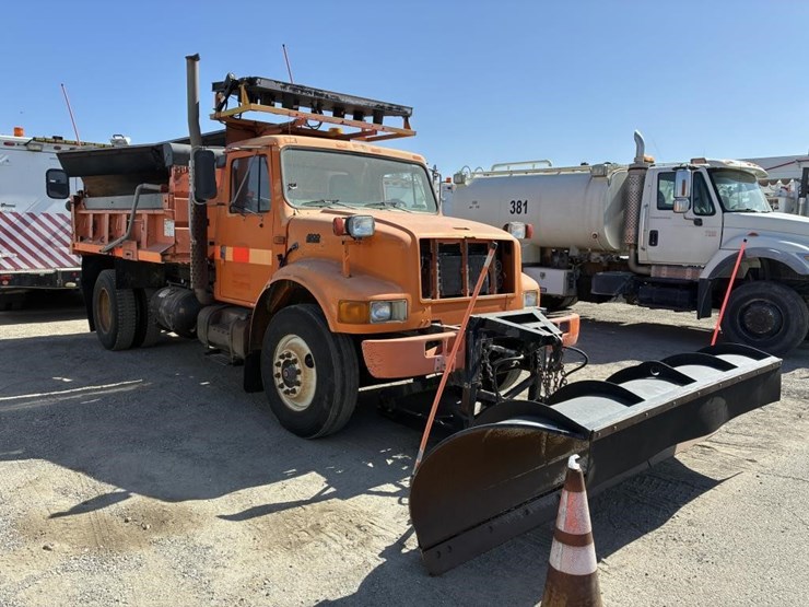 2001-international-4900-image-2