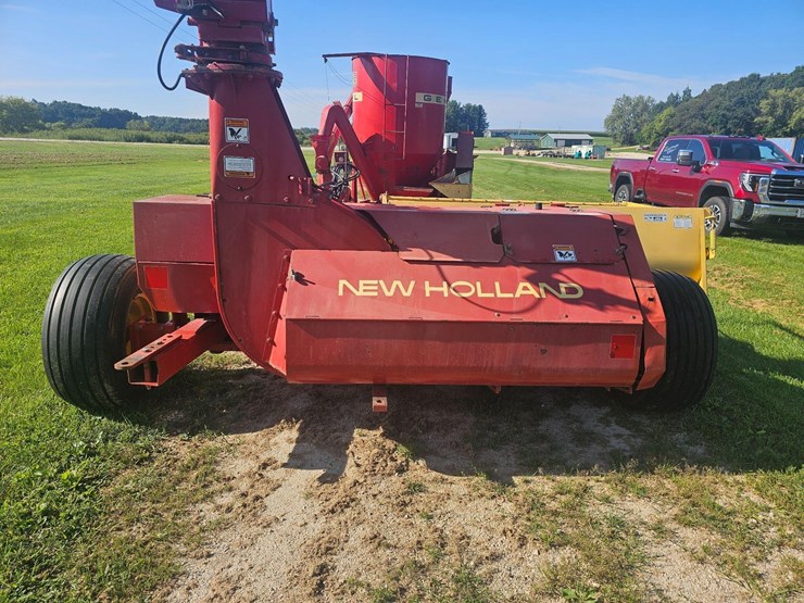 new-holland-790-image-3