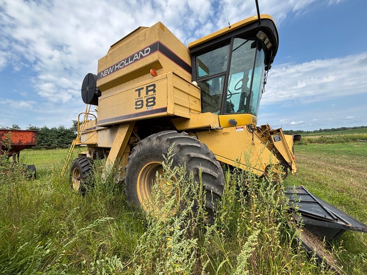 new-holland-tr98-image-12