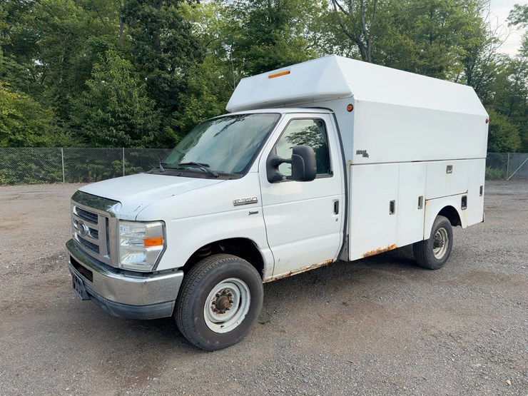 2011-ford-e350-image-1