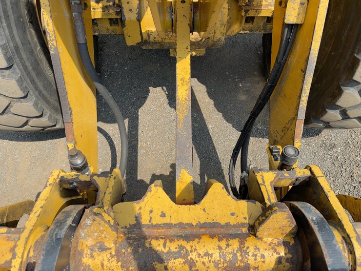 2017-caterpillar-926m-image-13