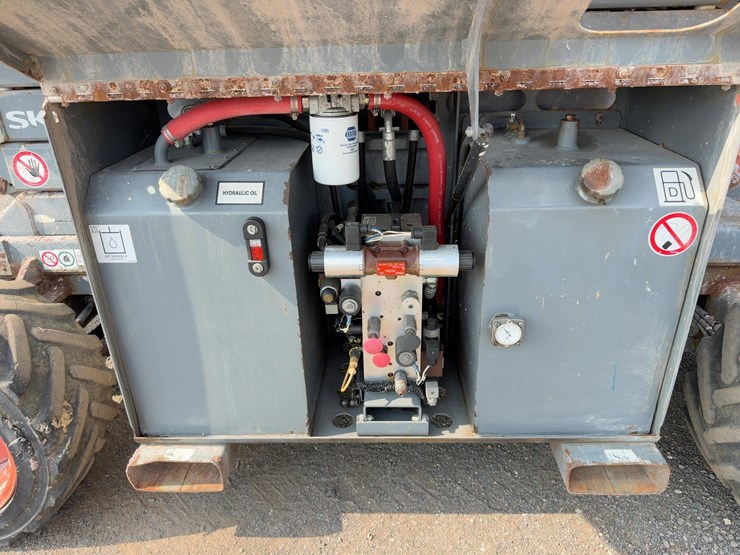 skyjack-sj6832rt-image-12