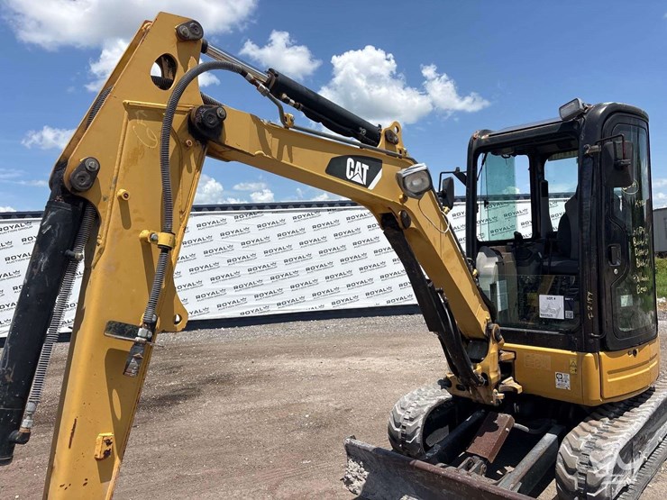 2010-caterpillar-303c-cr-mini-excavator-image-6