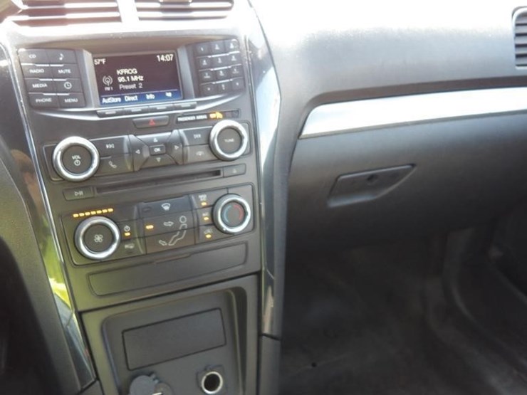 2019-ford-explorer-image-18