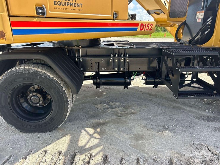 2017-freightliner-m2-106-image-37
